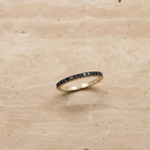 טבעת שורה יהלומים שחורים